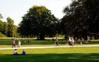 Photo of a public park by Ignacio Brosa on Unsplash